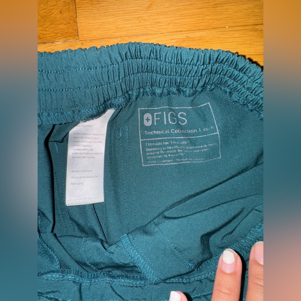 FIGS- Caribbean Blue FIONLITE™ Yola - Petite Skinny Scrub Pants